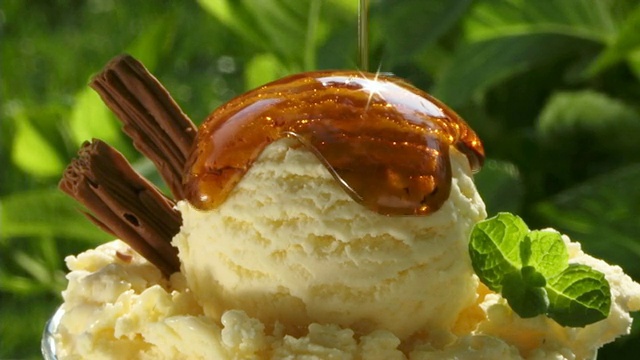 详情图-杯状焦糖冰淇淋。国王helado,caramelo