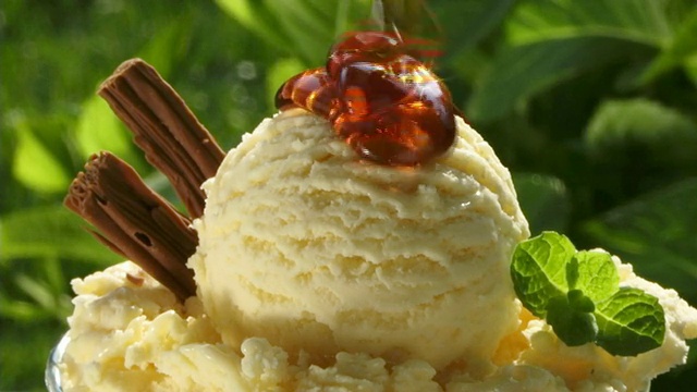 详情图-杯状焦糖冰淇淋。国王helado,caramelo