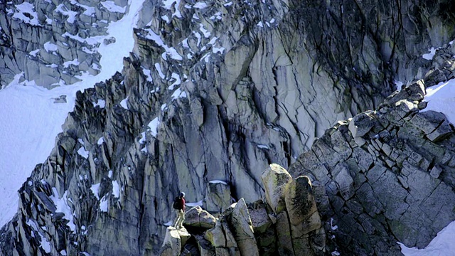 詳情圖-登山者在嶺