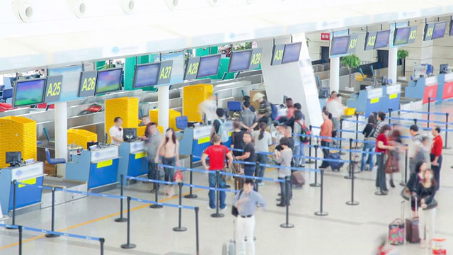 詳情圖-旅客在機場登記大廳的擁擠時間流逝