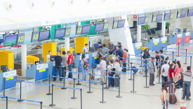 詳情圖-旅客在機場登記大廳的擁擠時間流逝