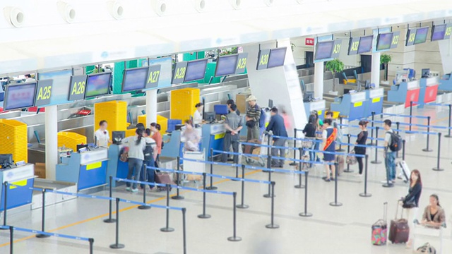 詳情圖-旅客在機場登記大廳的擁擠時間流逝