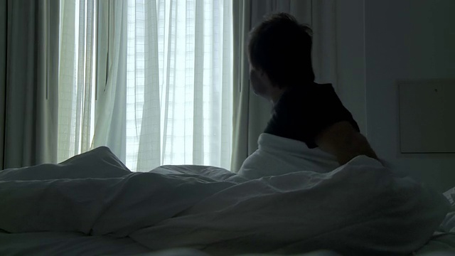 HD:早上醒来的男人