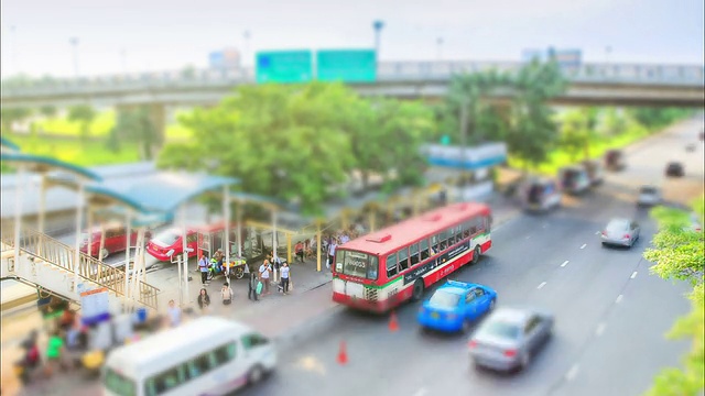 微型城市时间推移，公交车站，倾斜移位效应