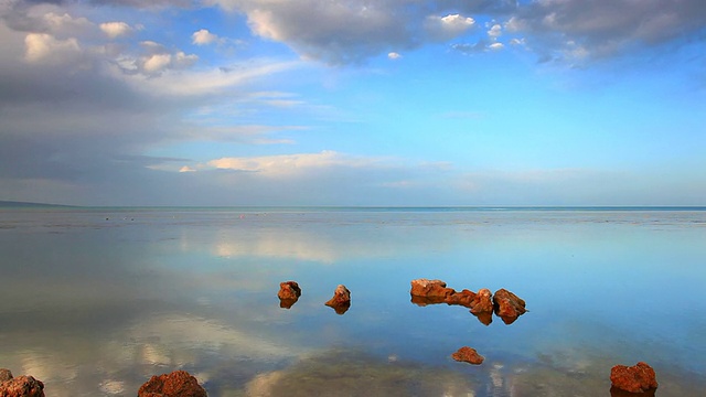 青海湖的黎明