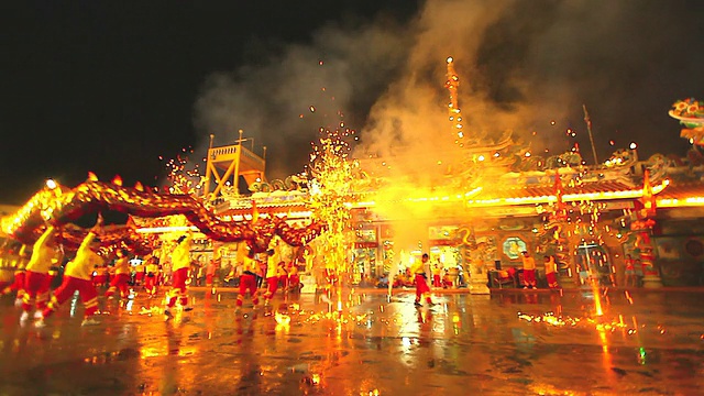 詳情圖-HD:舞龍慶祝中國(guó)新年。