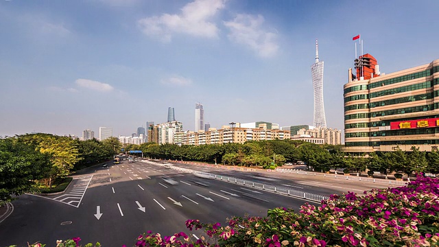 中国广州，2014年11月22日:中国广州，广州塔景点附近的交通状况