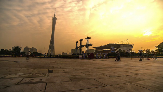 中国广州，2014年11月28日:中国广州，著名的广州塔和体育馆