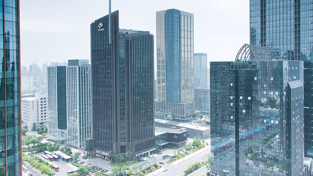 繁忙的交通，现代化的建筑和宁波的城市景观，时光流逝。