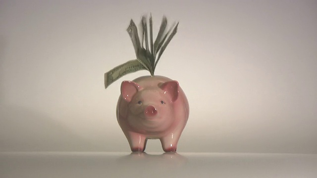 详情图-小猪储蓄罐飞着钞票的翅膀