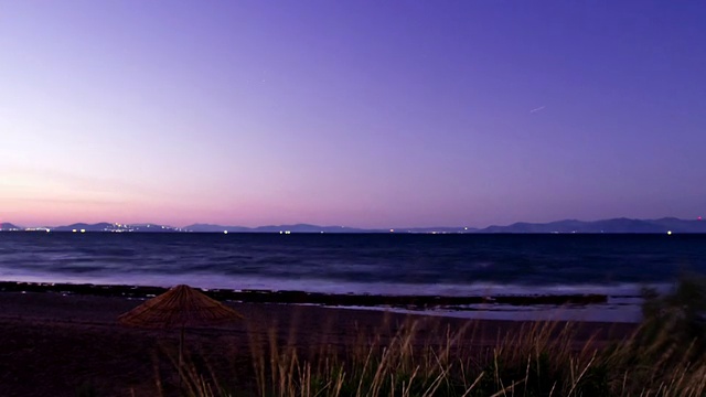 时光流逝的夜晚海滩景色