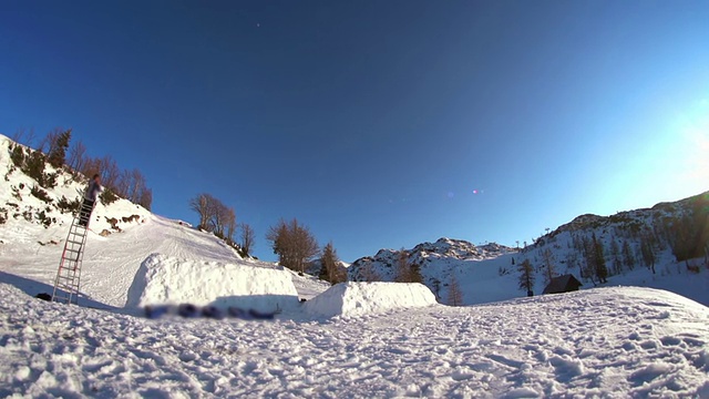 滑雪者跳过镜头