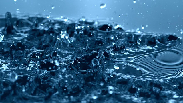詳情圖-小水滴頑皮地打破平靜的水面
