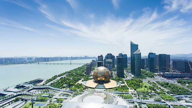 详情图-白天，杭州的天际线和现代建筑在河边，时光流逝。