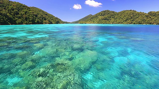 泰国素林国家公园美丽的安达曼海浮潜点