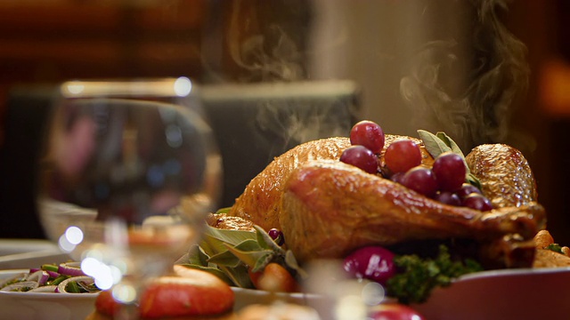 詳情圖-SLO,MO感恩節(jié)火雞放在漂亮的桌子上