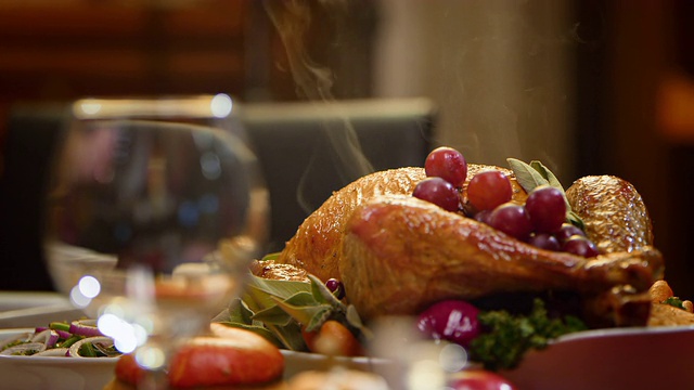 詳情圖-SLO,MO感恩節(jié)火雞放在漂亮的桌子上