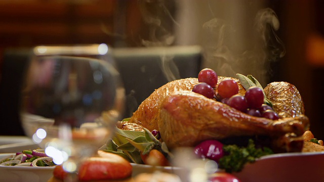 詳情圖-SLO,MO感恩節(jié)火雞放在漂亮的桌子上