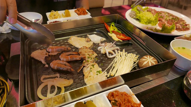 4K视频:韩式烧烤，美餐