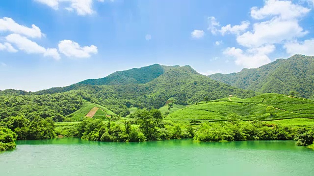 山川湖畔，蓝天白云，时光流逝，4k