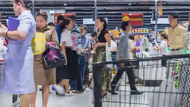 详情图-顾客在柜台为商品付款