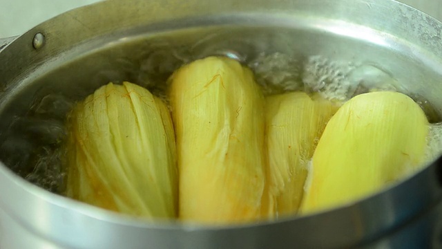 煮熟的玉米