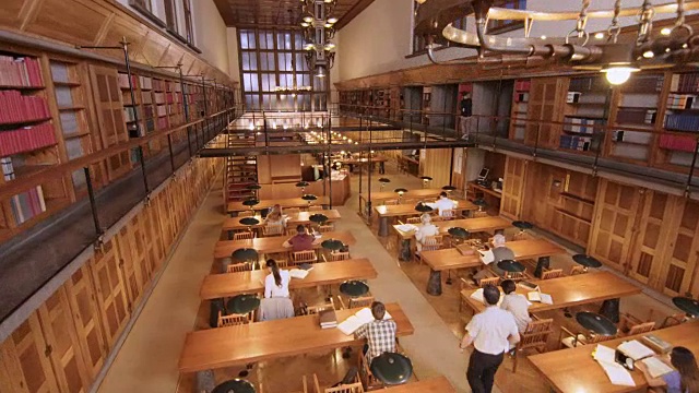 CS图书馆繁忙的阅览室