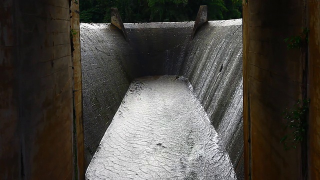 大坝溢洪道隧道