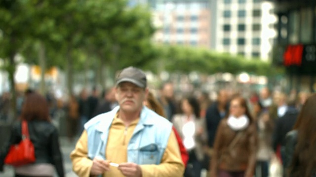 城市拥挤的步行区(4K/超高清到高清)