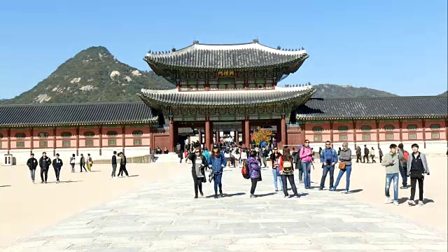 时光流逝——韩国景福宫挤满了人