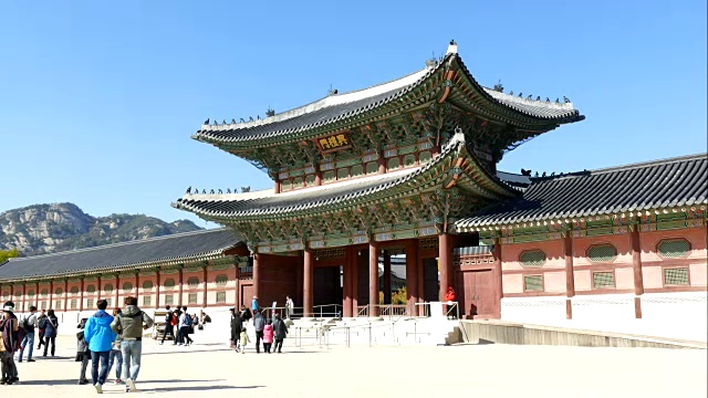 时光流逝——韩国景福宫挤满了人