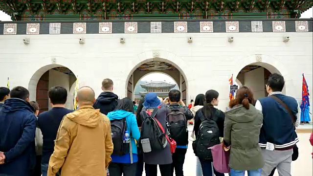 时光流逝:韩国景福宫拥挤的人群