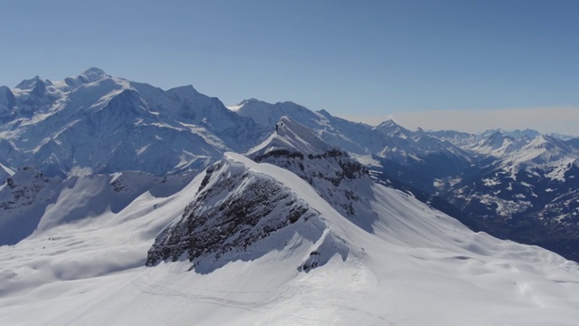 詳情圖-空中拍攝的雪覆蓋的巖石勃朗峰