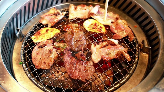 烤的肉。