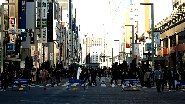 时光流逝:日本东京的银座地区