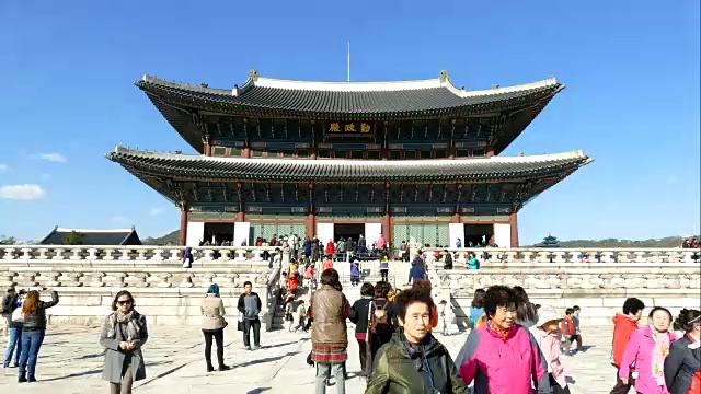 时光流逝——韩国景福宫挤满了人