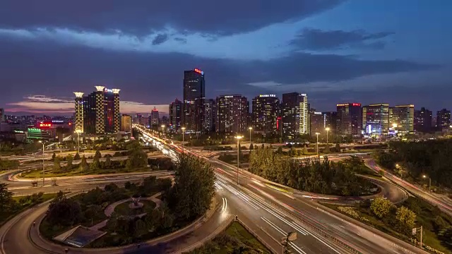 詳情圖-時間流逝-道路交叉口，從黃昏到夜晚，北京，中國