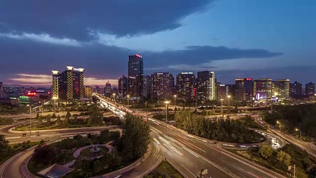 詳情圖-時間流逝-道路交叉口，從黃昏到夜晚，北京，中國