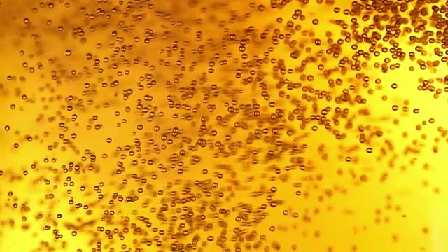 詳情圖-啤酒的泡沫非常近