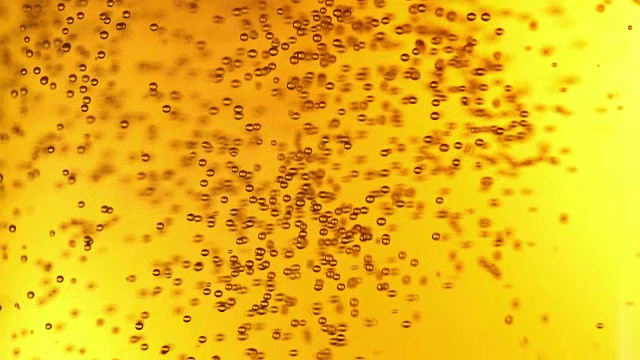 詳情圖-啤酒的泡沫非常近