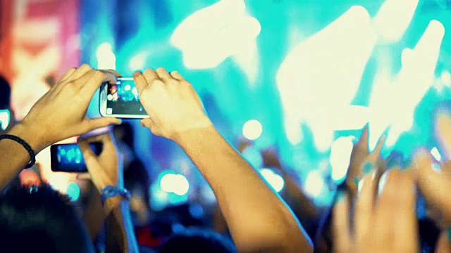 详情图-音乐会人群狂欢，4k。