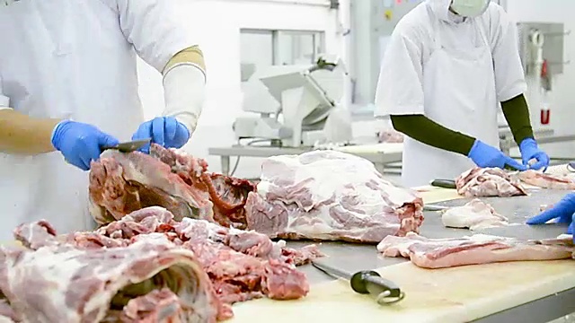 屠夫切猪肉，生肉，工厂生肉，屠夫，新鲜猪肉，屠夫肉片