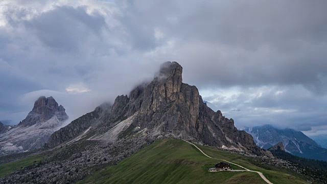 意大利Dolomite的标志性山峰Passo Giau