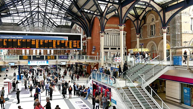 4K伦敦地铁车站，高峰期乘客，英国，英国