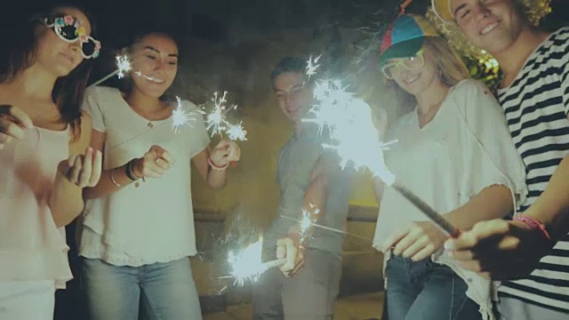 詳情圖-超級派對:朋友們在大街上狂歡