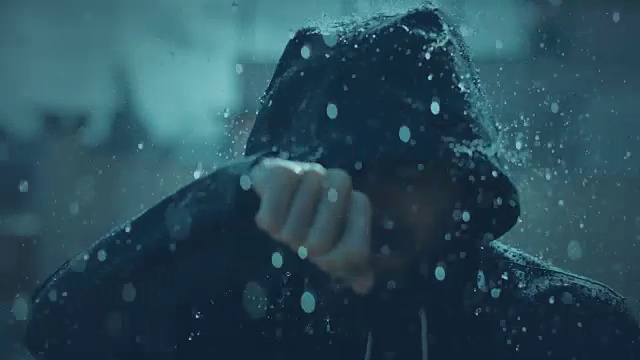 詳情圖-暴風雨下的人