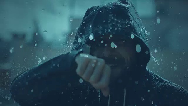 詳情圖-暴風雨下的人