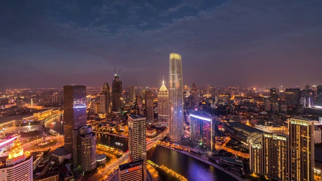 T/L WS HA戏剧性的天津城市天际线，从白天到夜晚的过渡/天津，中国