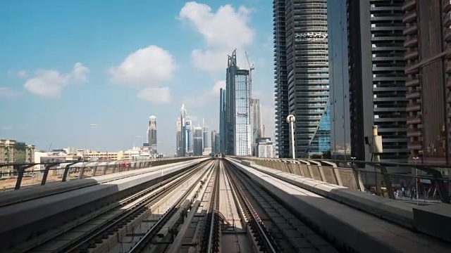 详情图-时光流逝地铁穿越迪拜市中心