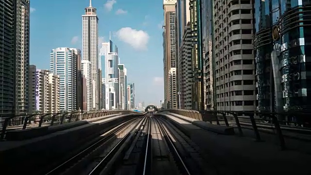 详情图-时光流逝地铁穿越迪拜市中心